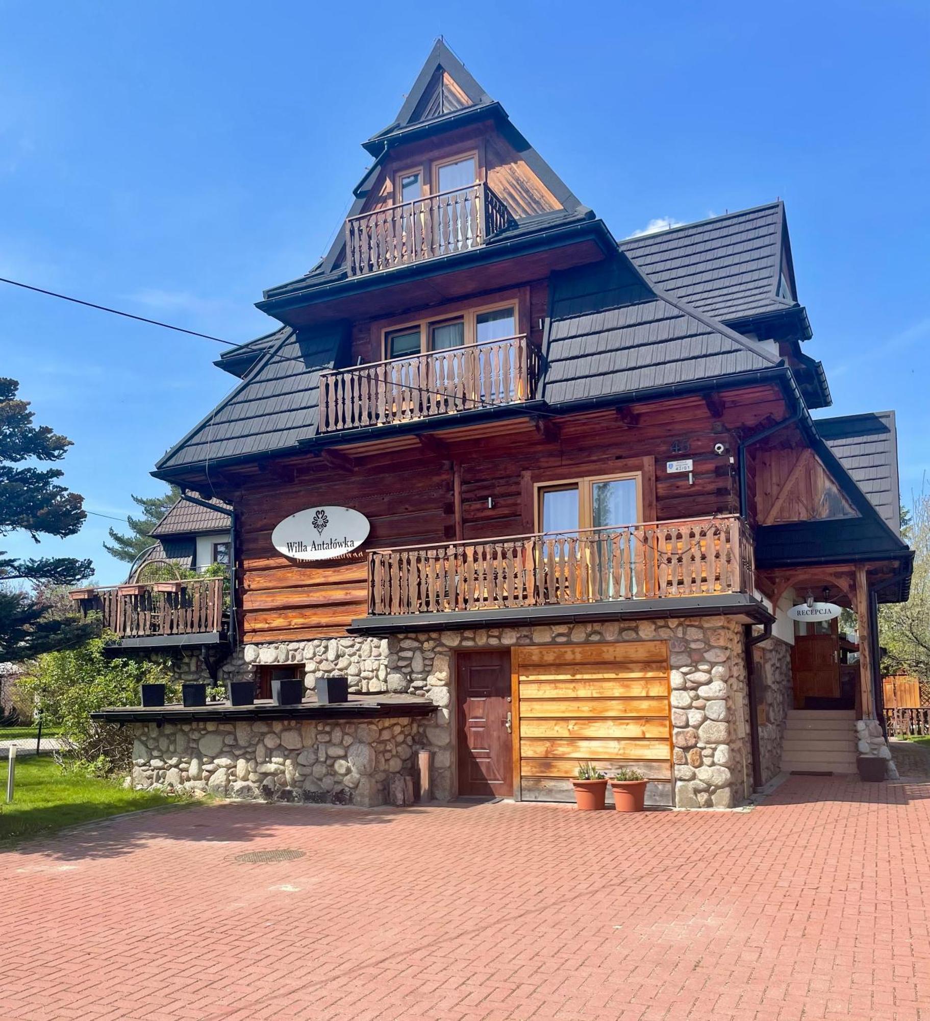 ザコパネ ウィラ アンタロウカ Bed & Breakfast エクステリア 写真