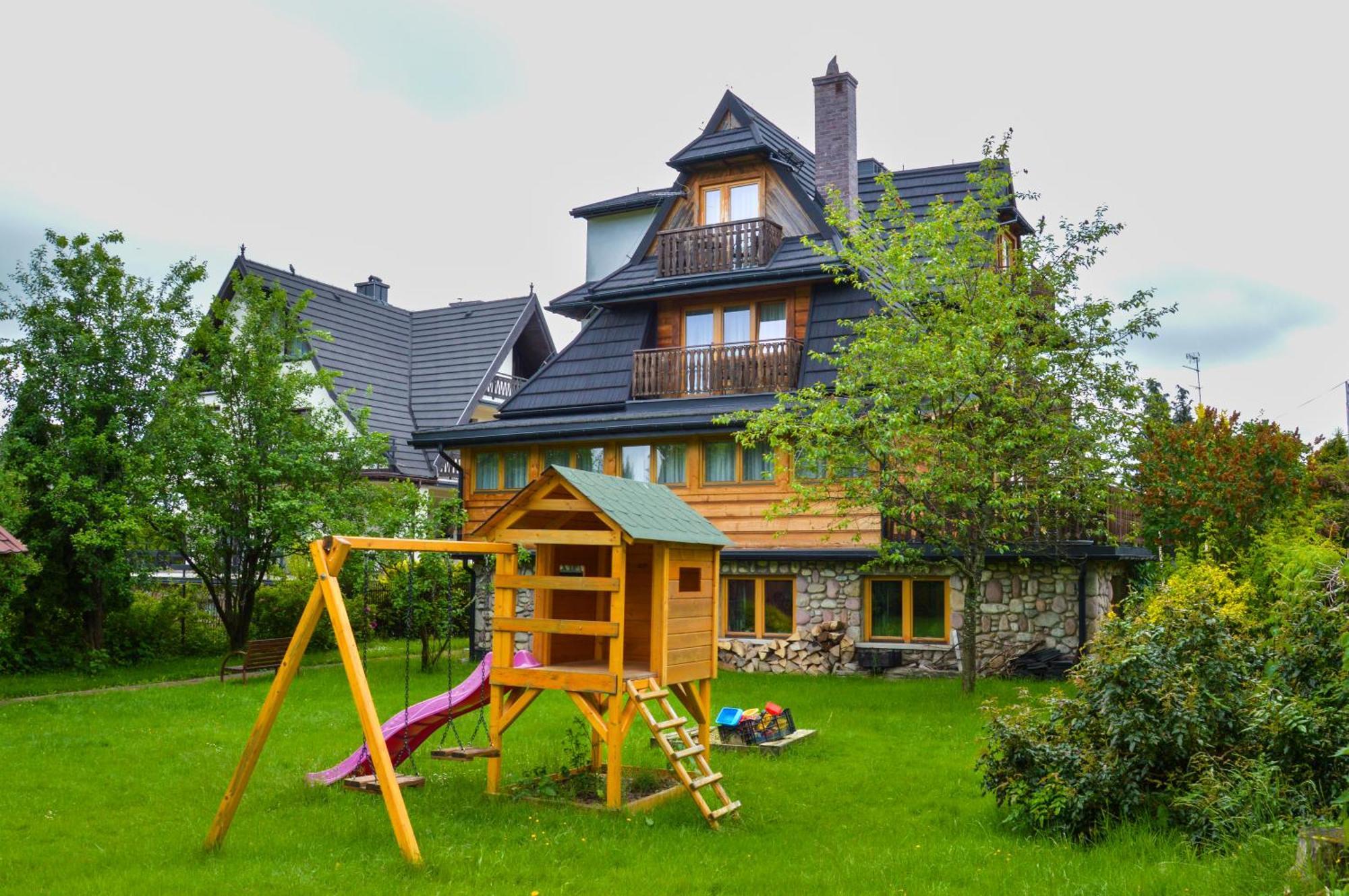 ザコパネ ウィラ アンタロウカ Bed & Breakfast エクステリア 写真