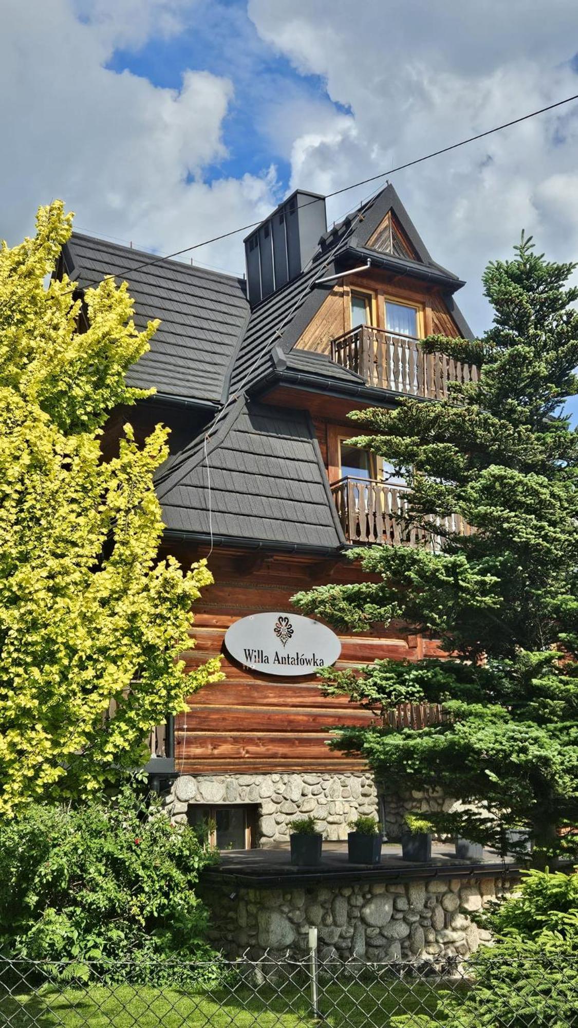 ザコパネ ウィラ アンタロウカ Bed & Breakfast エクステリア 写真