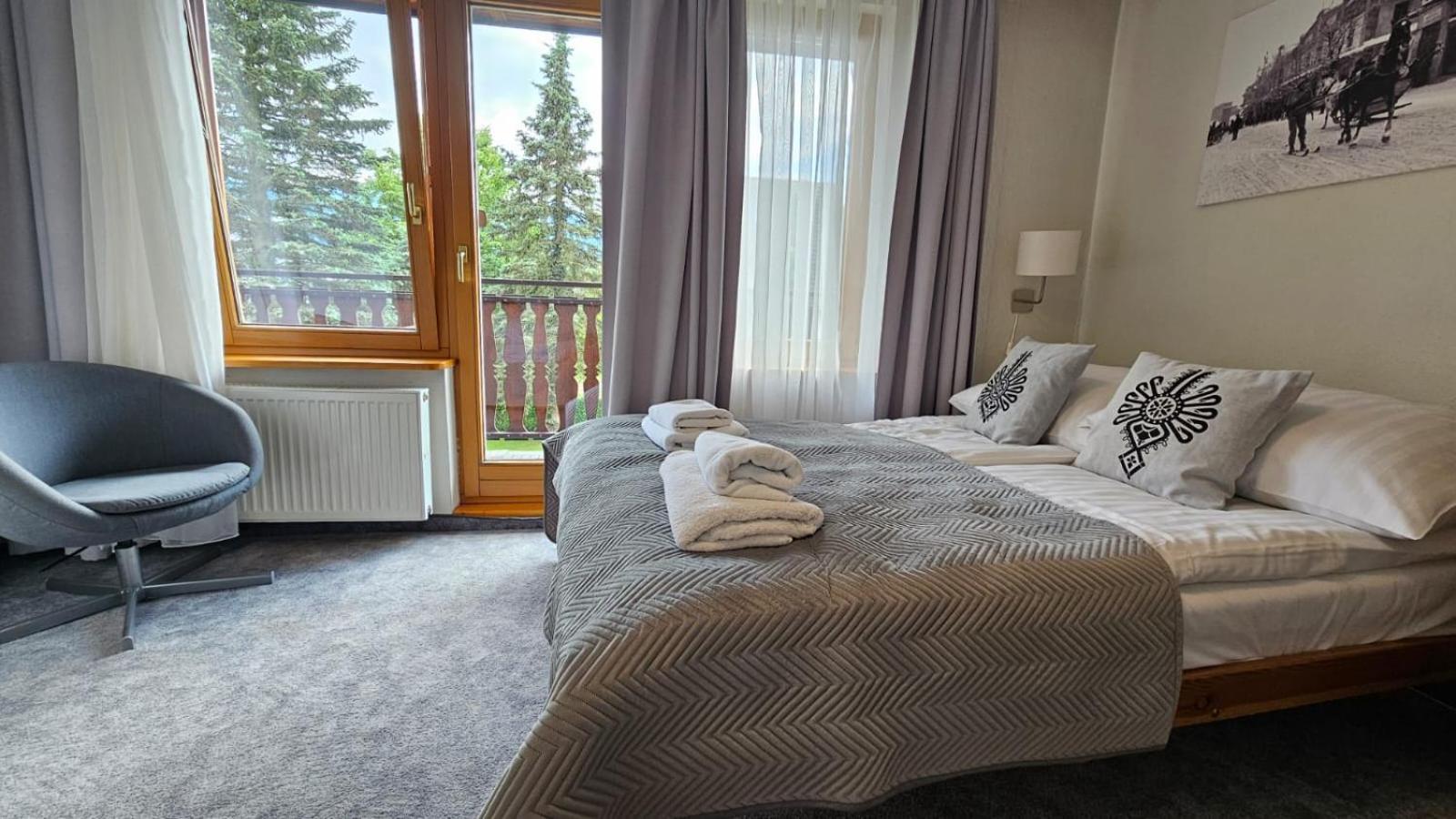 ザコパネ ウィラ アンタロウカ Bed & Breakfast エクステリア 写真