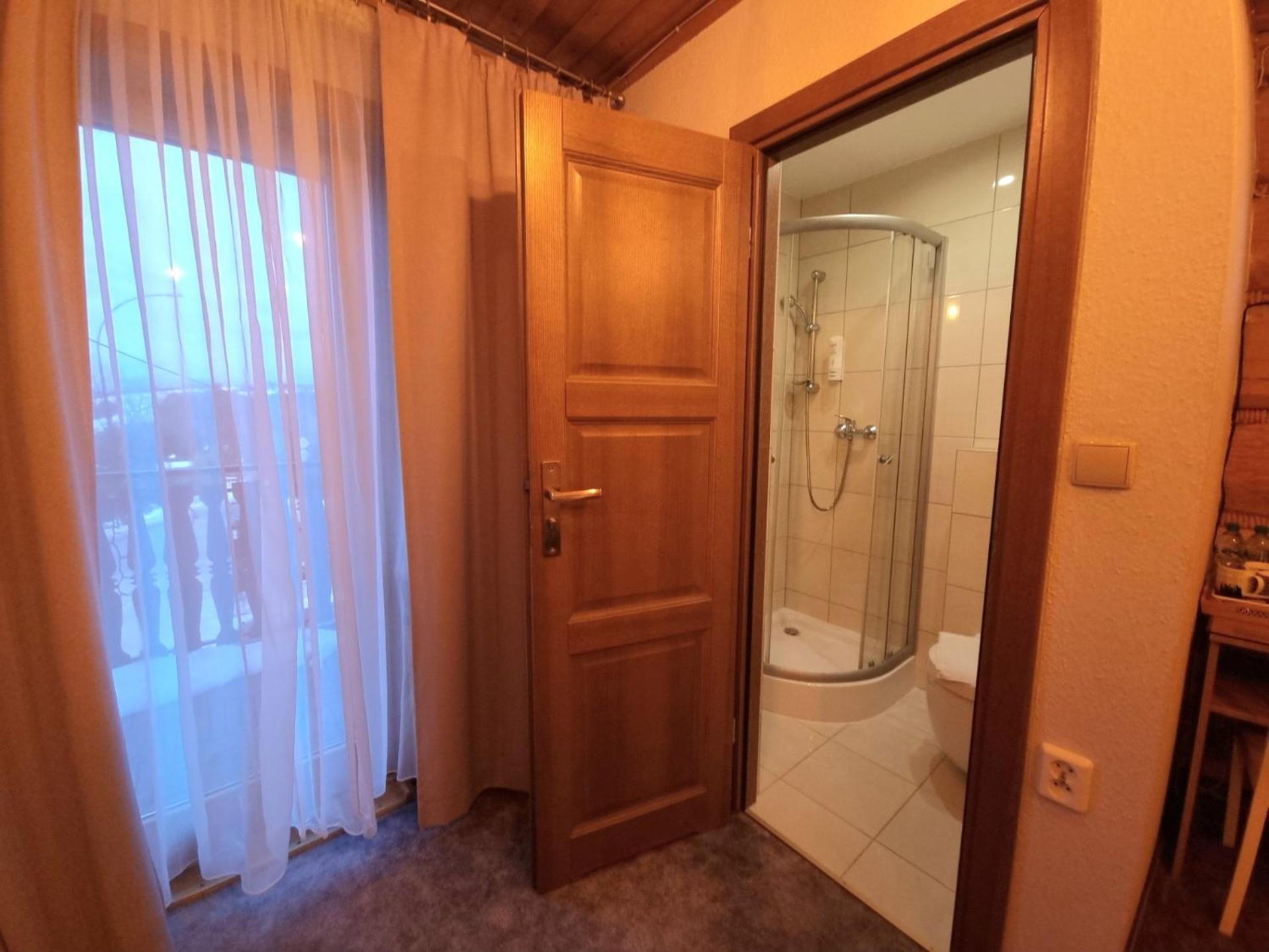 ザコパネ ウィラ アンタロウカ Bed & Breakfast 部屋 写真