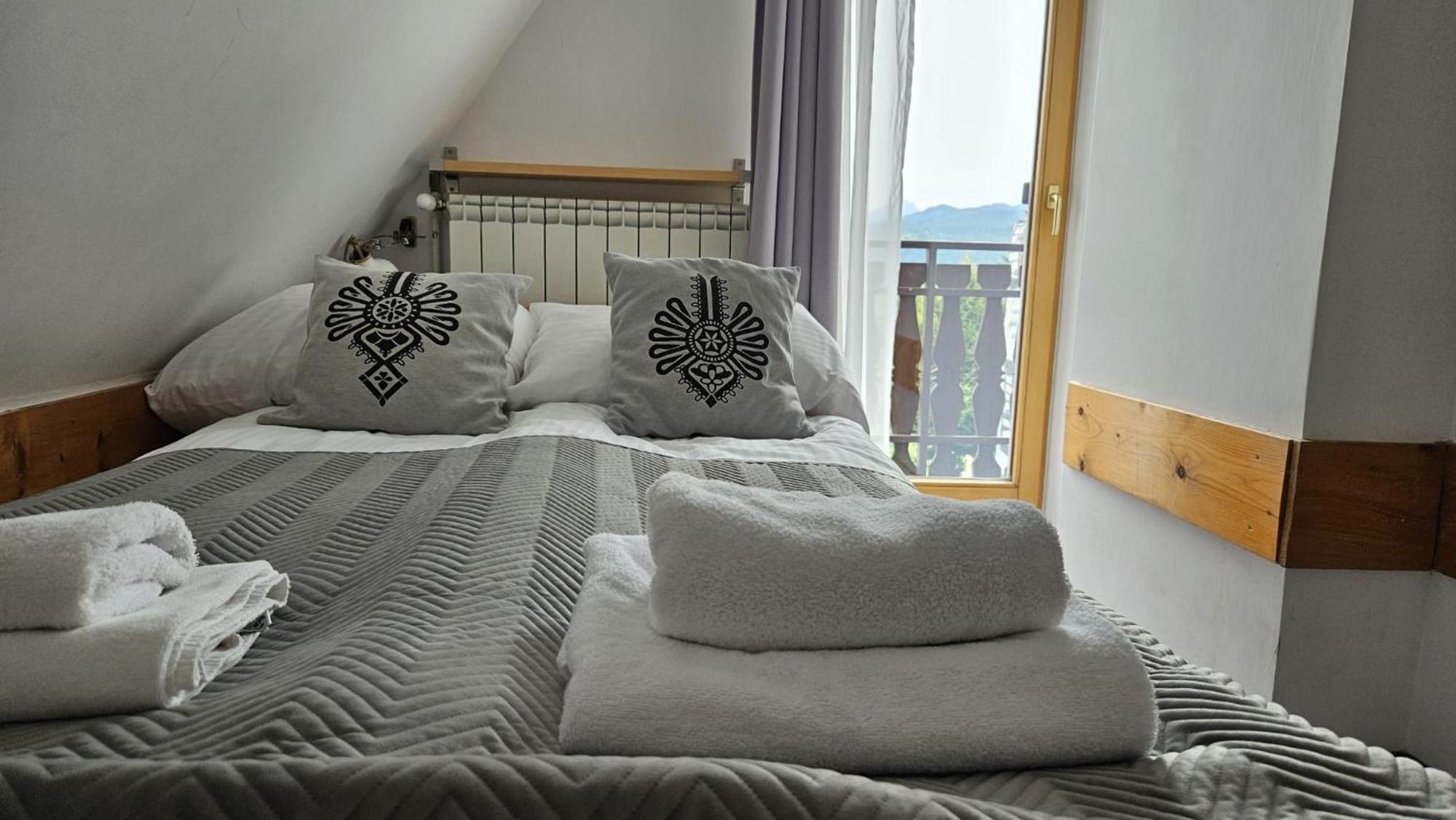ザコパネ ウィラ アンタロウカ Bed & Breakfast 部屋 写真